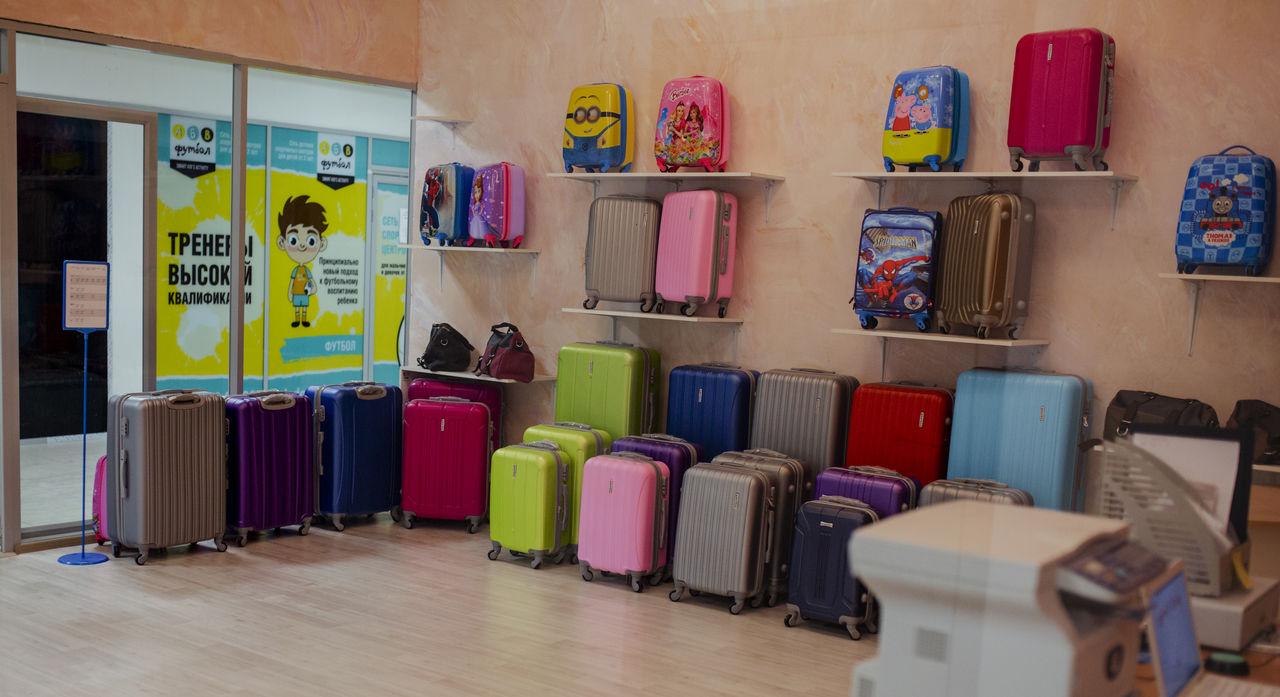 В нашем магазине огромный выбор чемоданов из абсолютно разного материала. Например поликарбонат, полипропилен, АБС пластик. Вы не останетесь равнодушными к цветовой палитре которую предлагает компания Матеза!