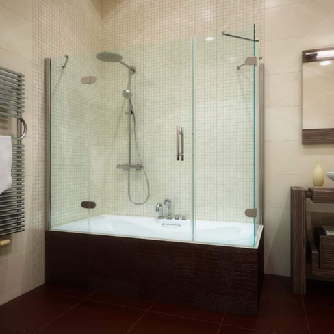 Ванна со стеклянной шторкой в маленькой ванной комнате фото